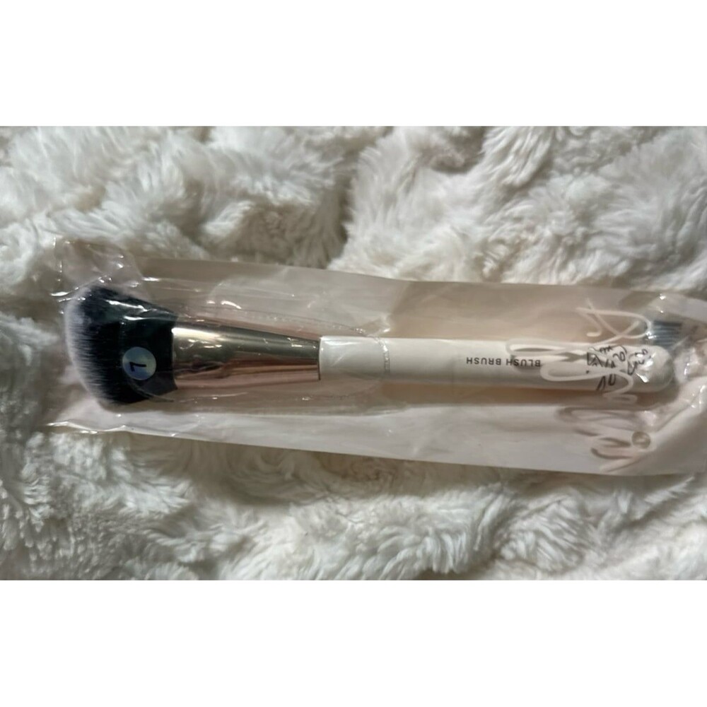 Mally beauty Blush Brush